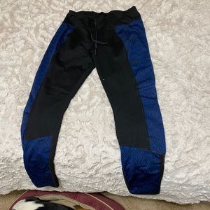 Black & blue athletic leggings